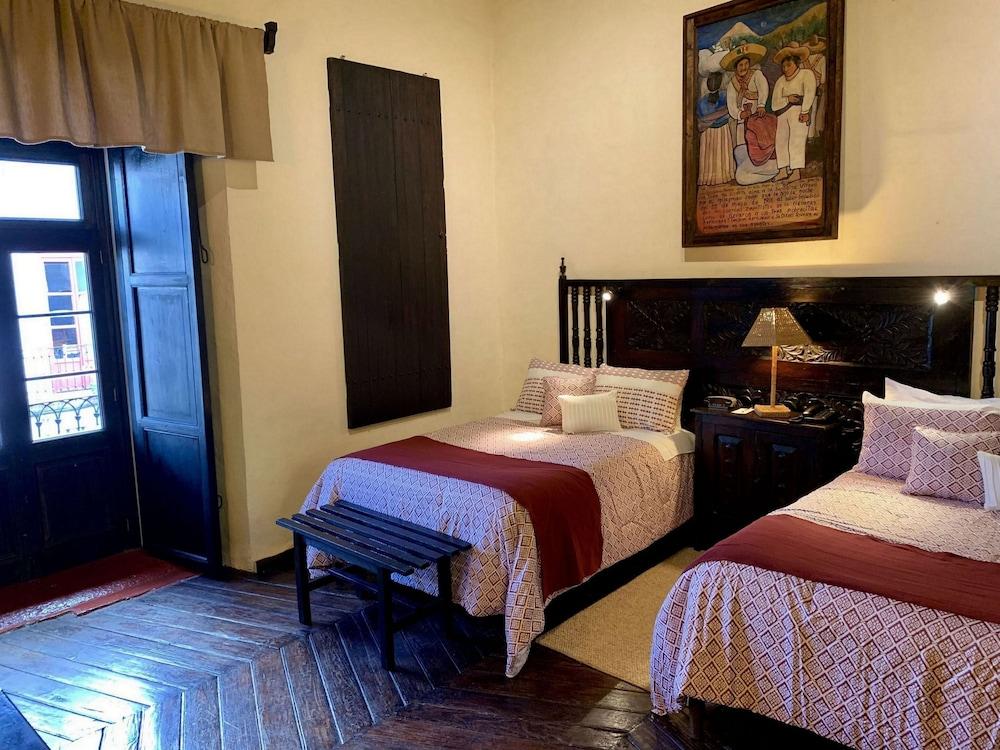 Hotel Mansion Iturbe Pátzcuaro Exteriör bild