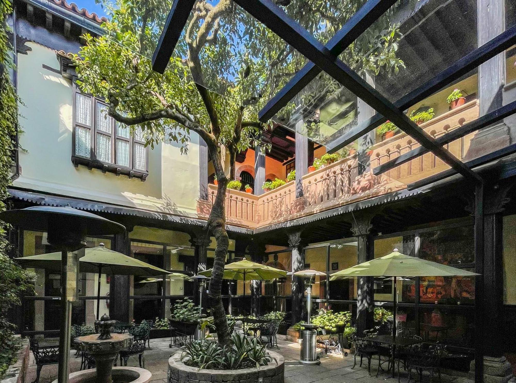 Hotel Mansion Iturbe Pátzcuaro Exteriör bild